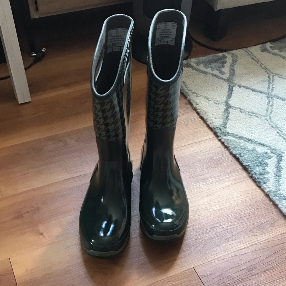 BOGS women’s hunter green rain boots size 9